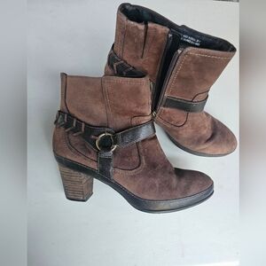 Clark’s Leather Harness Strap Heeled Ankle Boots Sz9